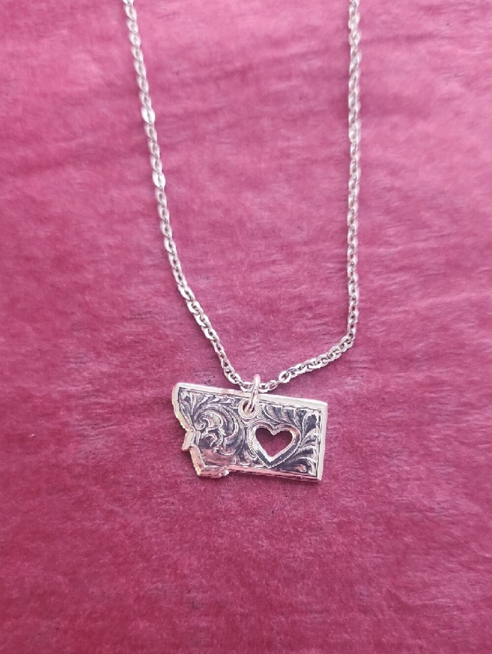 Montana Silversmiths Silver State Heart Pendant Necklace Like New - Picture 3 of 4